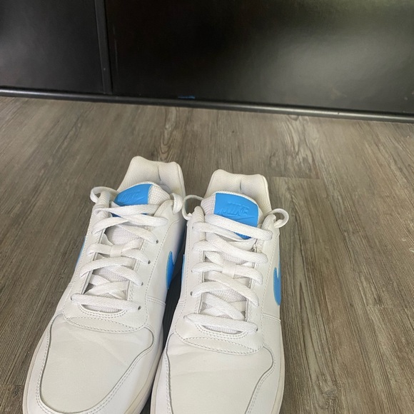 Nike shoes - Picture 4 of 4